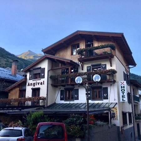 Hotel Restaurant Angival - Chambres Et Appartement Bourg-Saint-Maurice Esterno foto